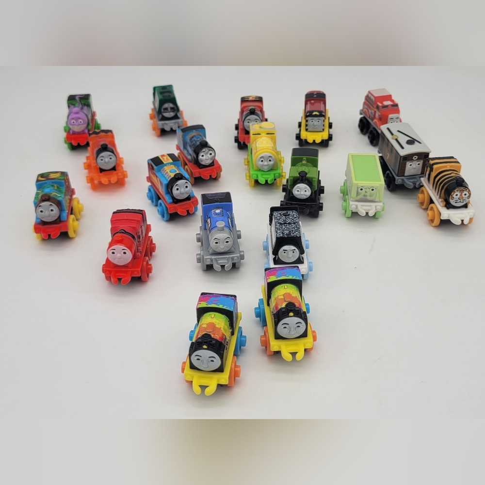 Thomas & Friends Minis Lot of 19 Trains Engines Mixed Characters Mattel